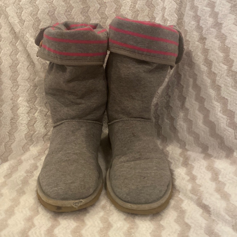 UGG Lo Pro Button Boot Size 7